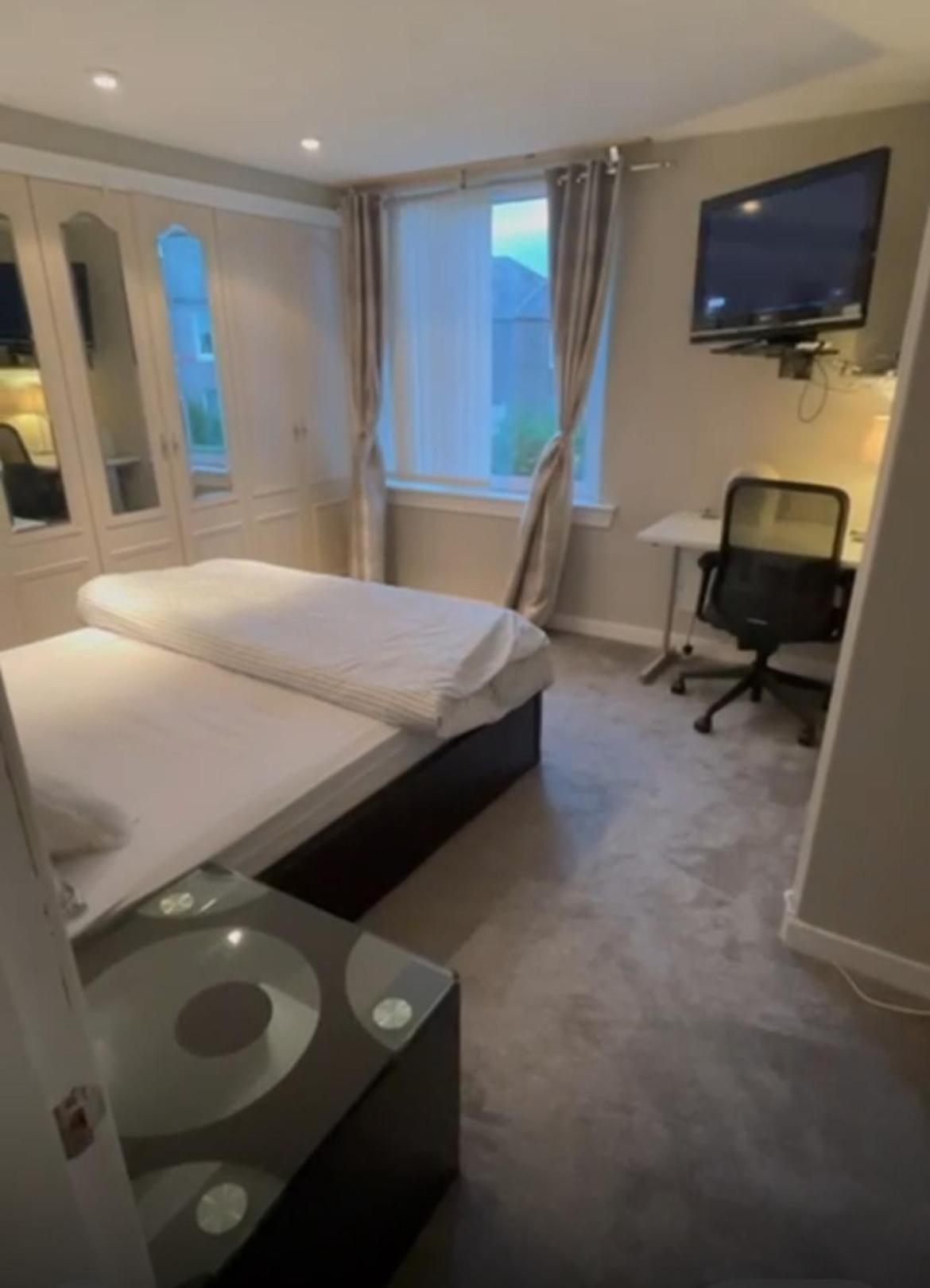 Room In A Home Edimburgo Esterno foto